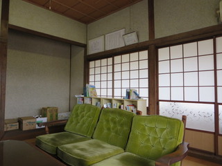 事務所は民家の和室を改装しました。